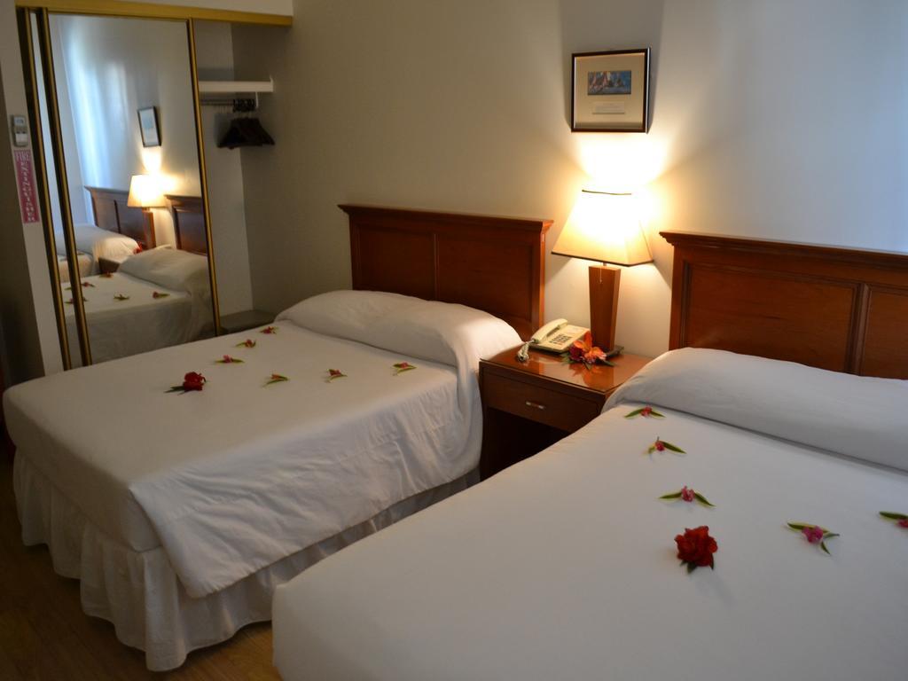 เวสต์ พลาซ่า มาลากัล โฮเต็ล Hotel โครอร์ ภายนอก รูปภาพ