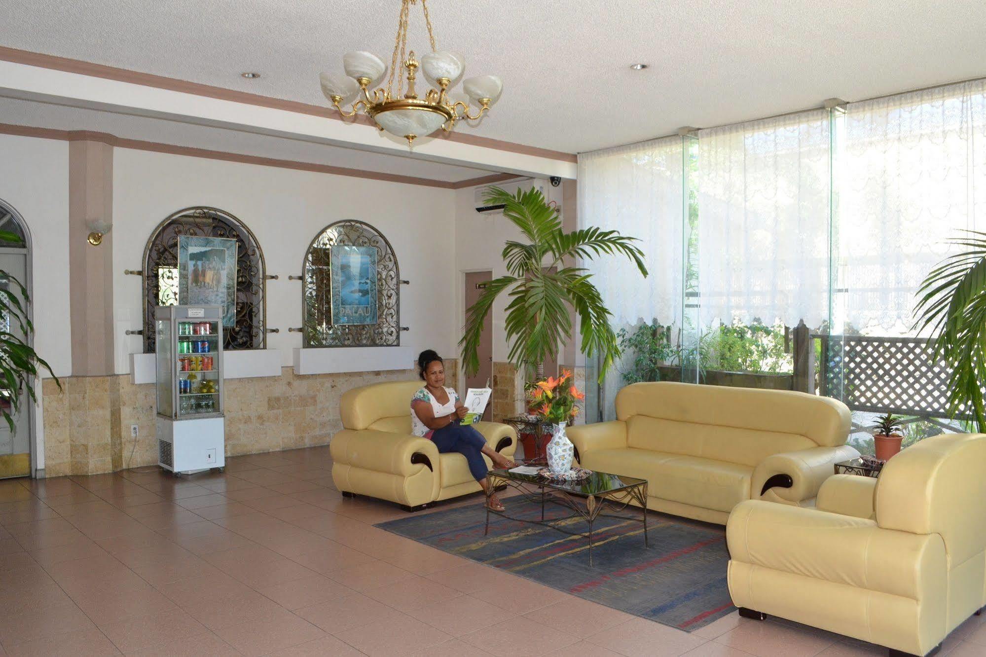 เวสต์ พลาซ่า มาลากัล โฮเต็ล Hotel โครอร์ ภายนอก รูปภาพ