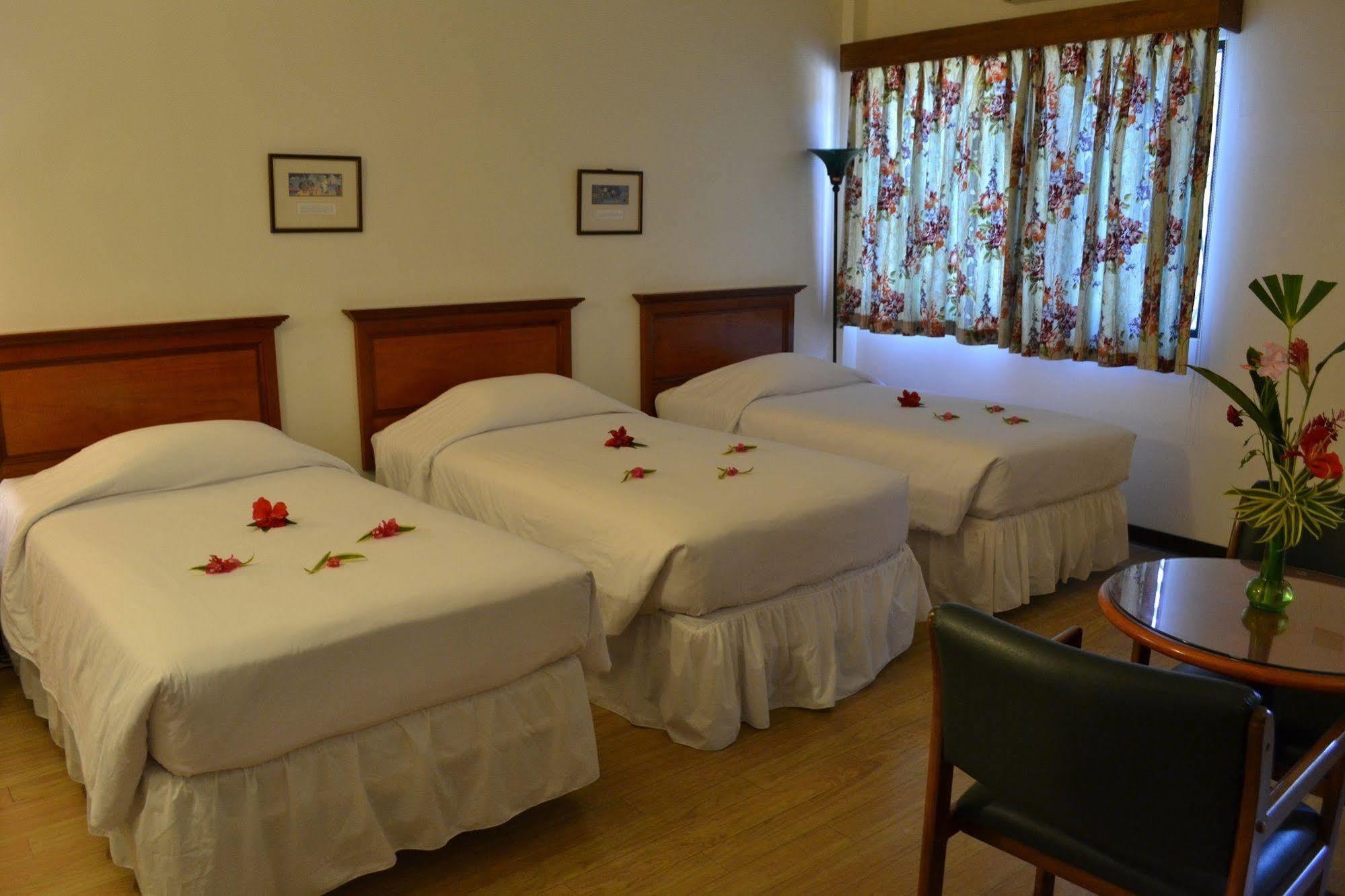 เวสต์ พลาซ่า มาลากัล โฮเต็ล Hotel โครอร์ ภายนอก รูปภาพ