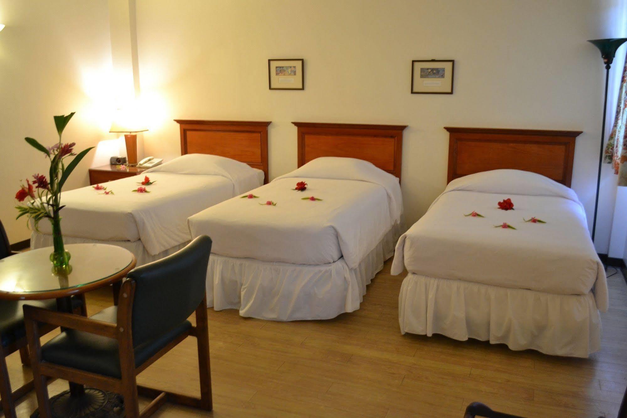 เวสต์ พลาซ่า มาลากัล โฮเต็ล Hotel โครอร์ ภายนอก รูปภาพ