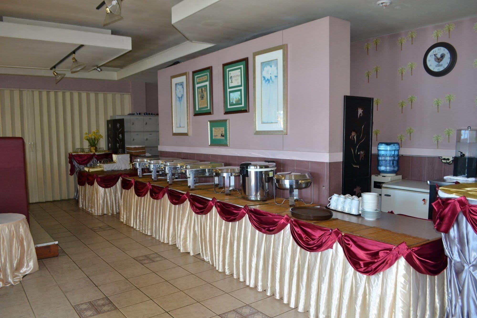 เวสต์ พลาซ่า มาลากัล โฮเต็ล Hotel โครอร์ ภายนอก รูปภาพ